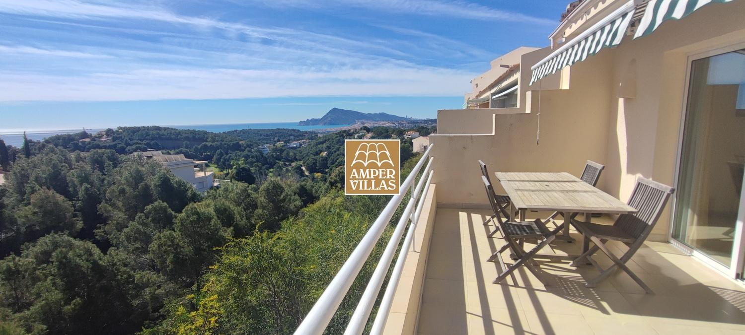 Spacious bungalow with lovely sea views in Sierra Altea Golf.